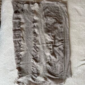 MM Lafleur Elegant Gray Scarf